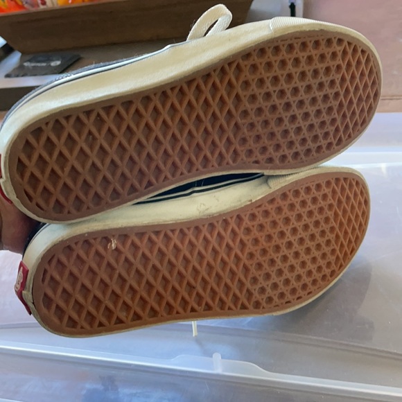 Vans - Picture 4 of 5